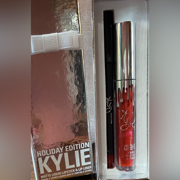 Kylie Holiday Edition Matte Liquid Lipstick & Lip Liner - Picture 4 of 4